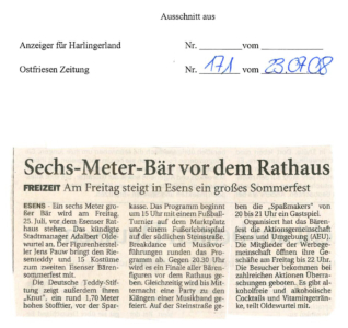 Sechs Meter Bär vor dem Rathaus